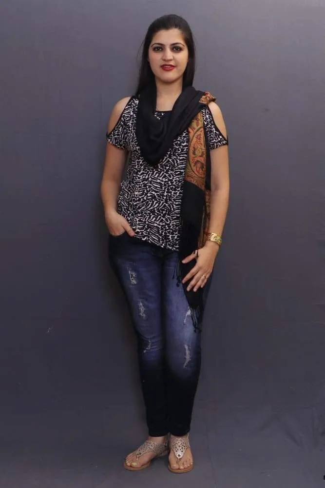 Delicate Wrap Along With Black Base And Highly Defined Broad Border Gains Whole Attention.
